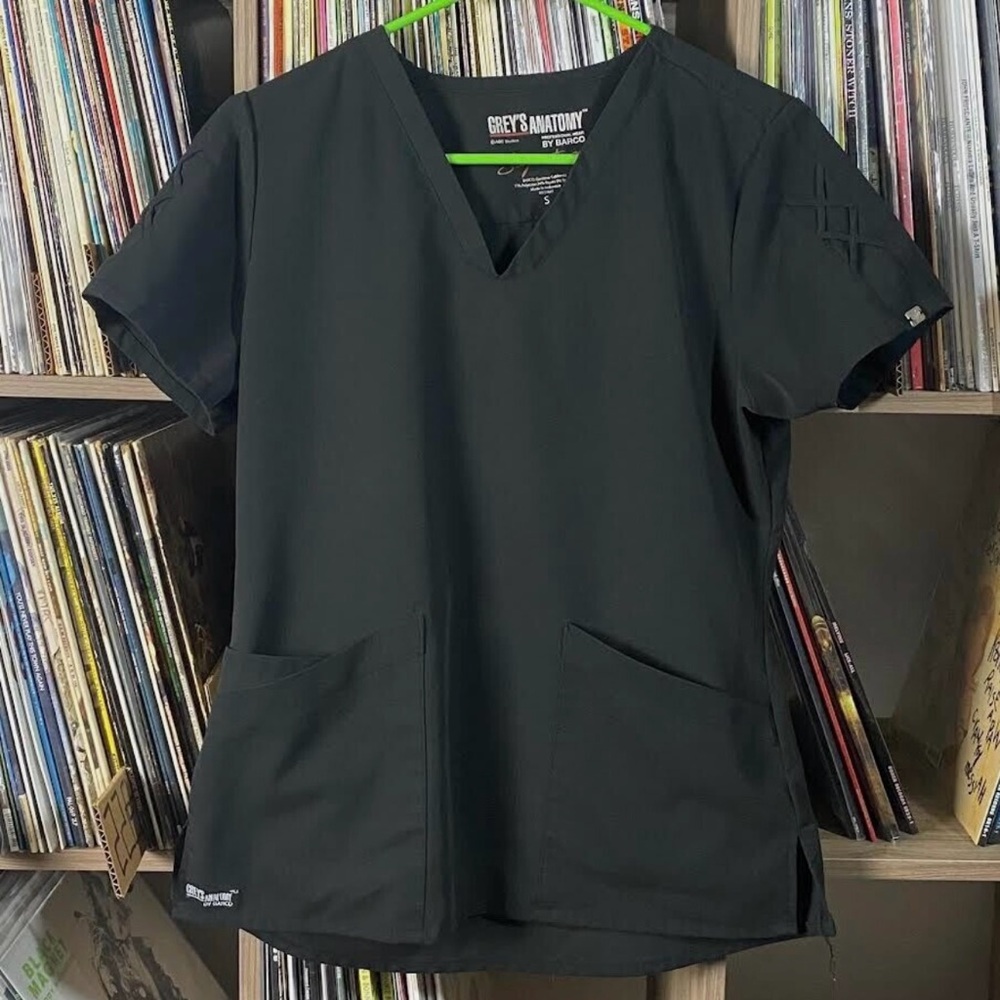 Grey’s Anatomy Black SMALL Signature Astra Scrub Top